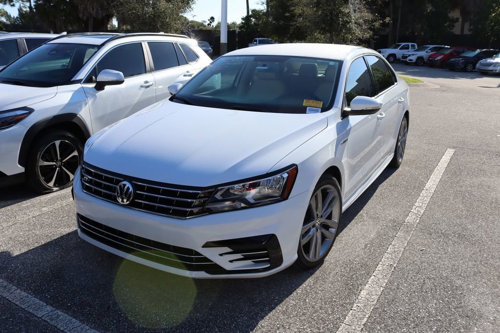 2018 Volkswagen Passat R-Line