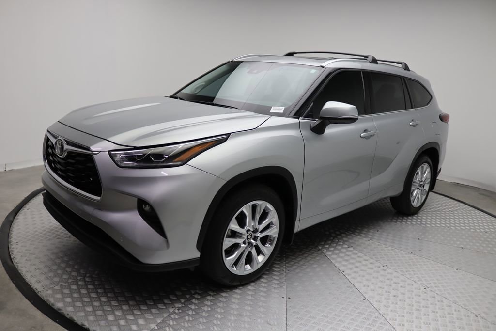 2024 Toyota Highlander Limited's photo