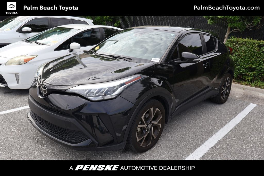 2022 Toyota C-HR XLE's photo