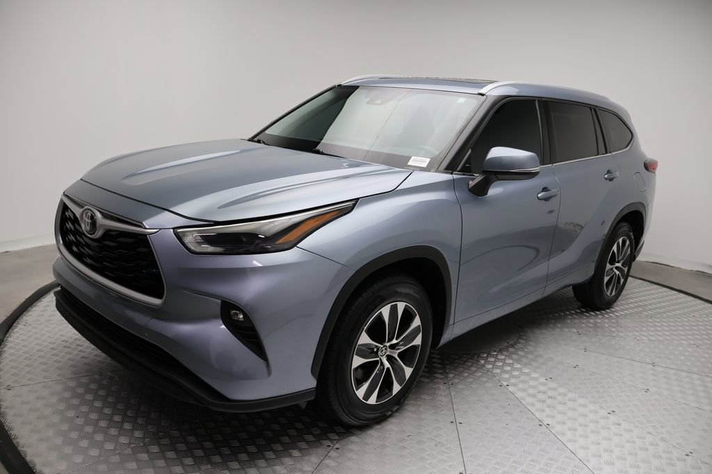2022 Toyota Highlander XLE's photo