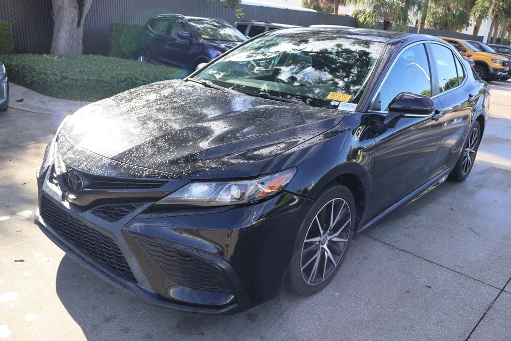 Used 2022 Toyota Camry SE Sedan