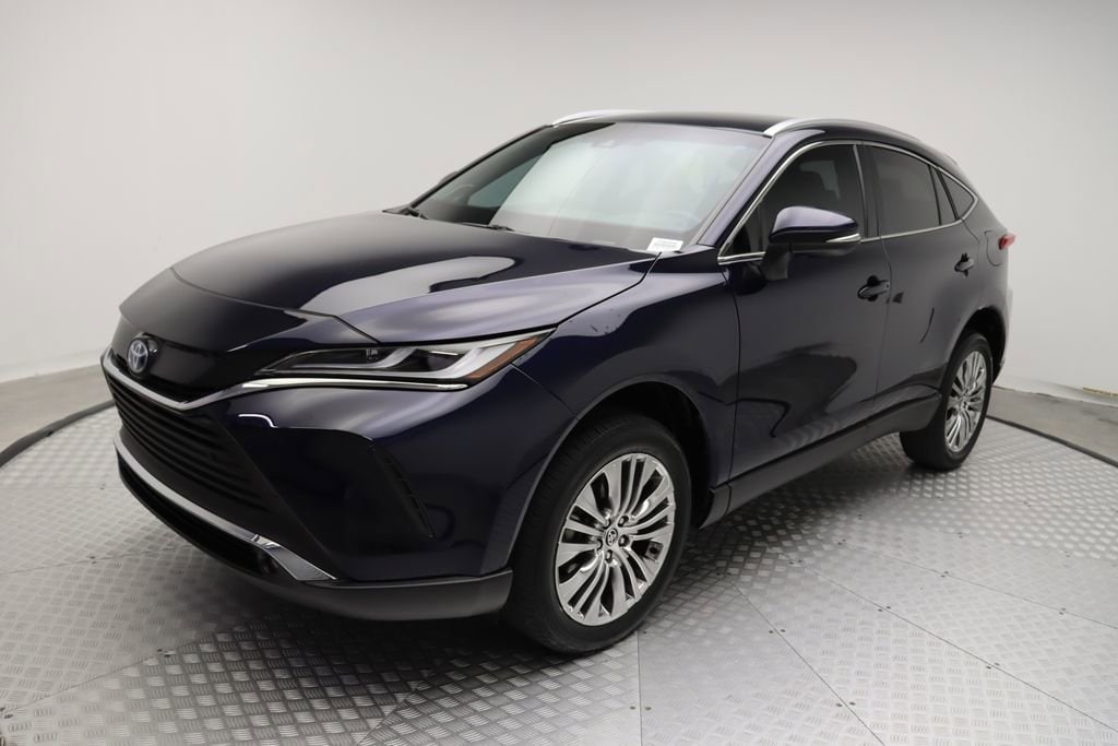 2024 Toyota Venza XLE's photo