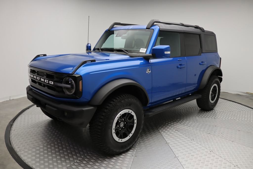 2023 Ford Bronco 4-Door Outer Banks's photo