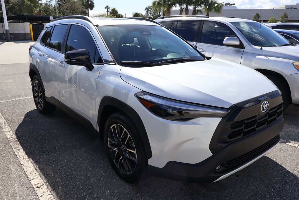 2026 Toyota Corolla Cross XLE - Photo 6