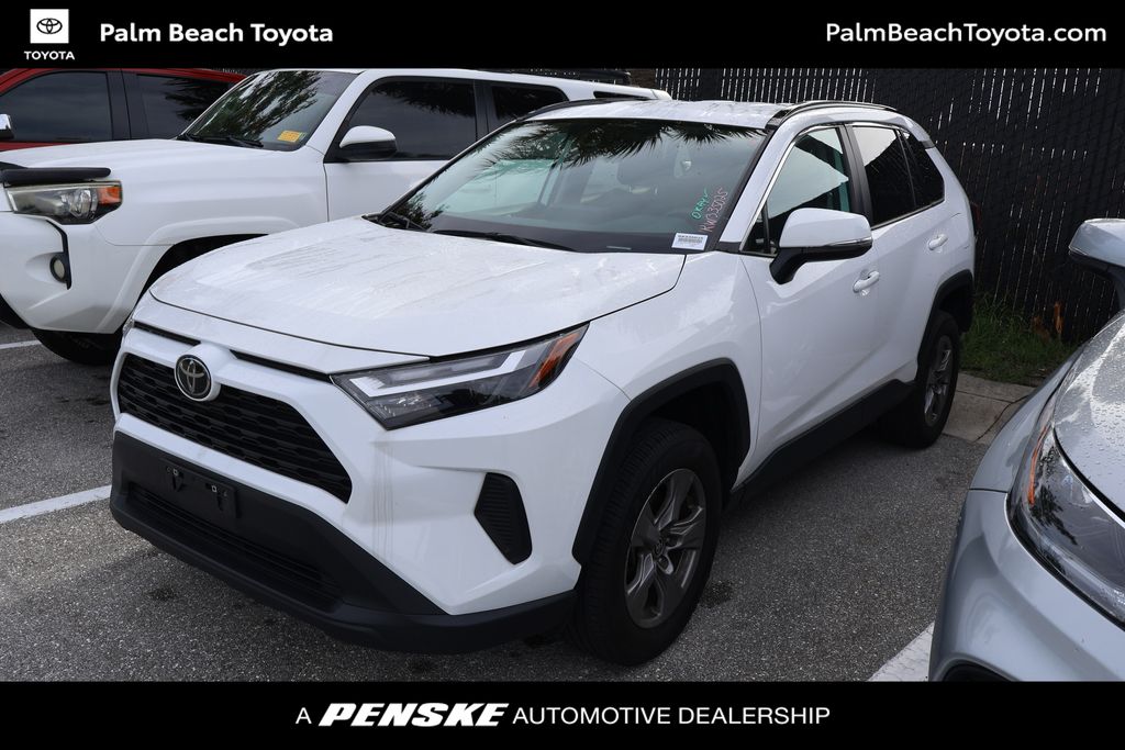 2024 Toyota RAV4 XLE FWD's photo