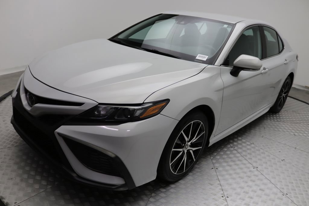 2023 Toyota Camry SE photo 2