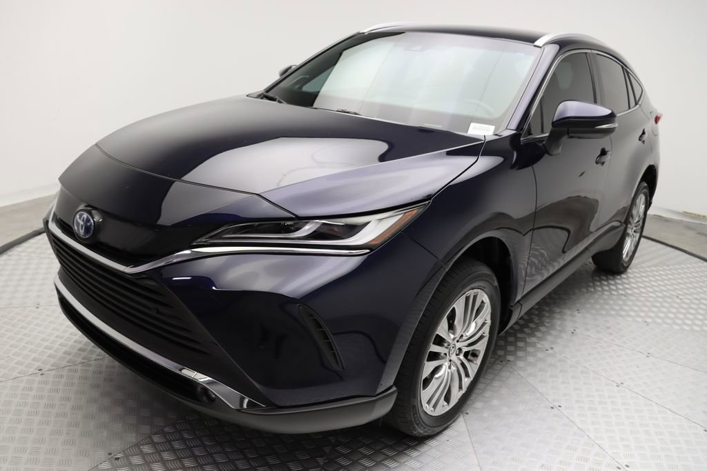 2024 Toyota Venza XLE photo 2