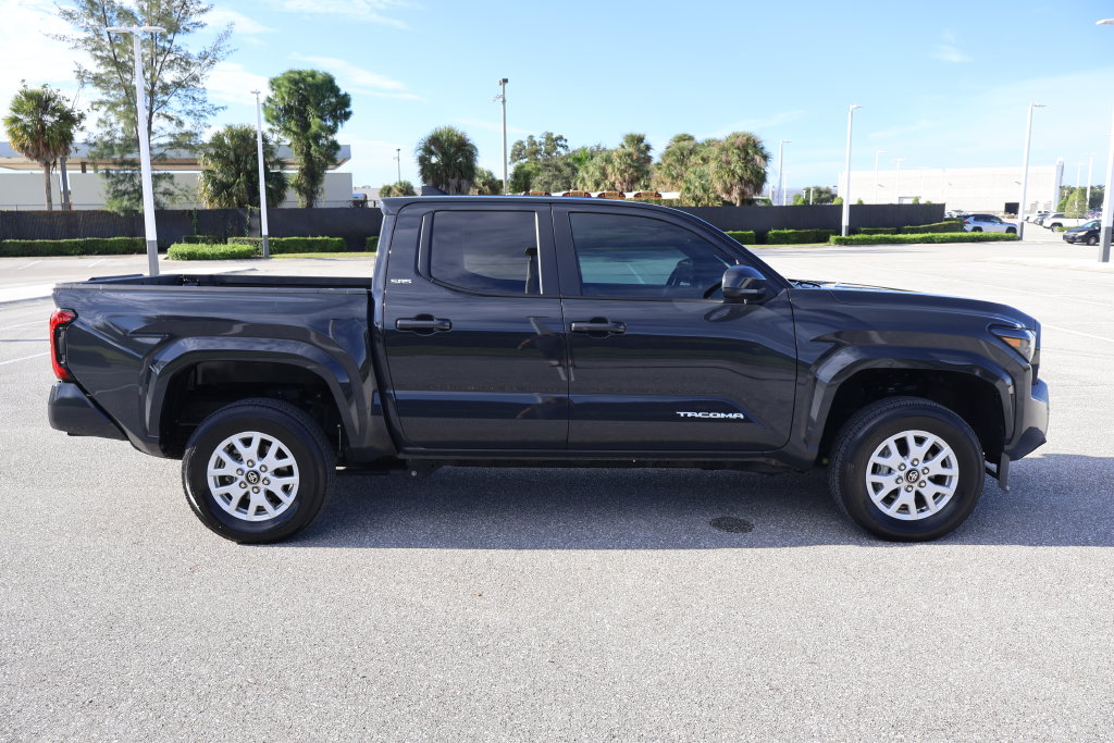 2025 Toyota Tacoma SR5 - Photo 7