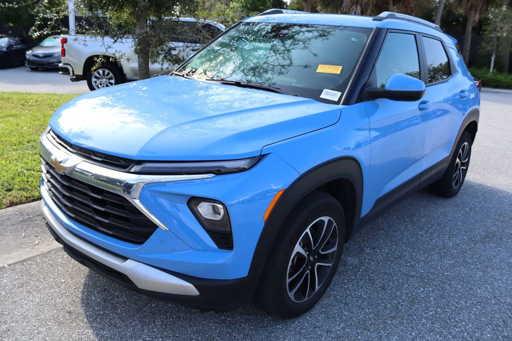 2024 Chevrolet Trailblazer LT photo 2