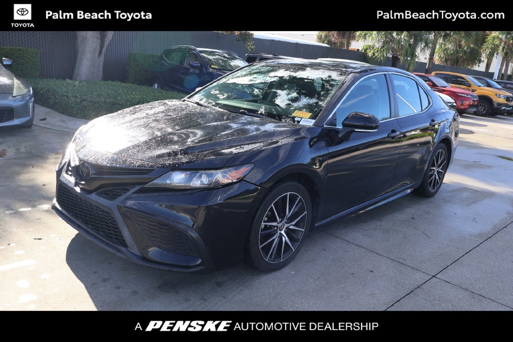Used 2022 Toyota Camry SE Sedan