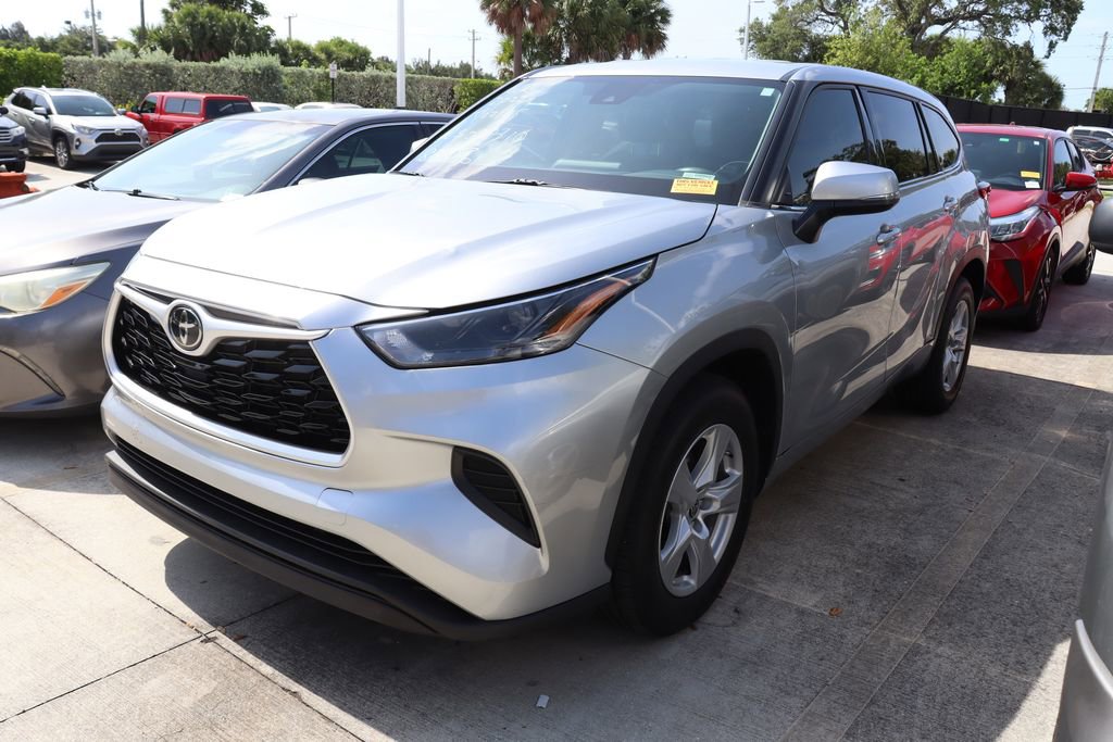 Used 2022 Toyota Highlander L with VIN 5TDCZRAH3NS097310 for sale in West Palm Beach, FL