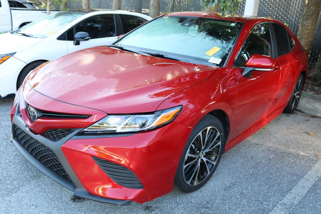 2020 Toyota Camry SE photo 2
