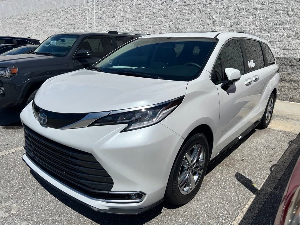 Used 2024 Toyota Sienna Limited with VIN 5TDZRKEC6RS206526 for sale in West Palm Beach, FL