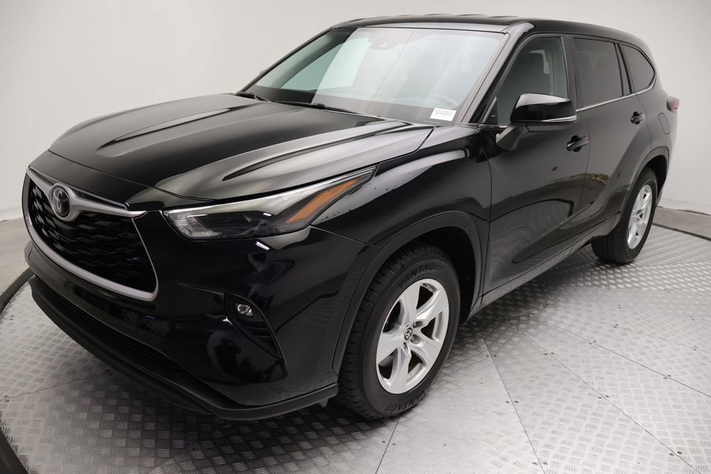 Used 2024 Toyota Highlander LE SUV