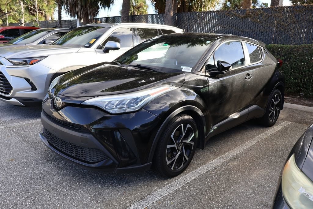 2020 Toyota C-HR XLE's photo
