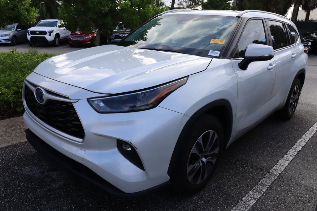 2023 Toyota Highlander Hybrid XLE photo 2