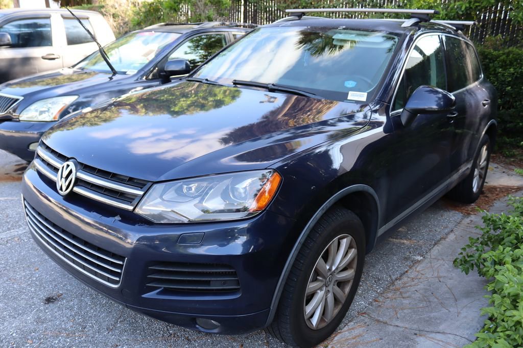 2012 Volkswagen Touareg V6 TDI Sport photo 2