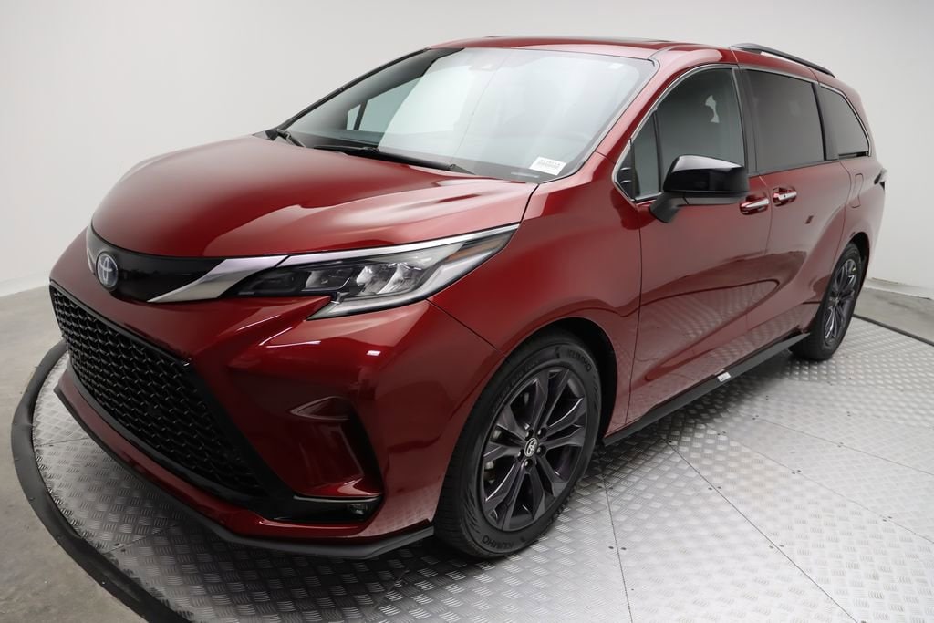 Used 2022 Toyota Sienna XSE with VIN 5TDXRKEC3NS110113 for sale in West Palm Beach, FL