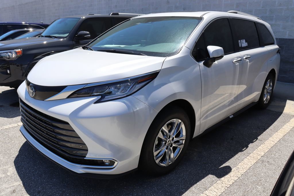 Used 2024 Toyota Sienna XLE with VIN 5TDYRKEC6RS209955 for sale in West Palm Beach, FL