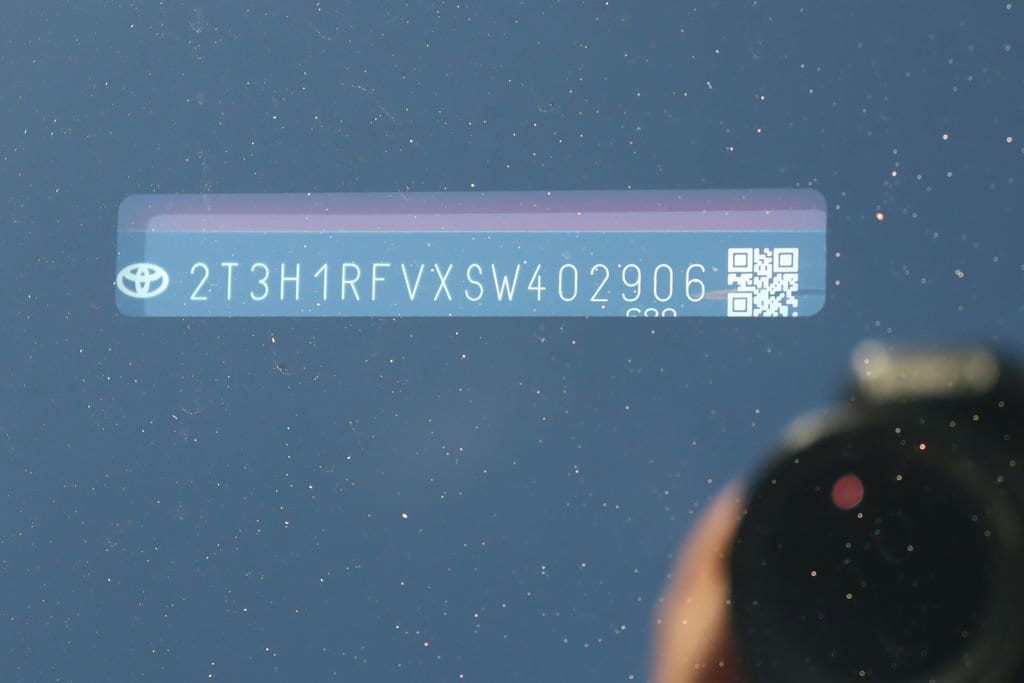 2025 Toyota RAV4 LE - Photo 7