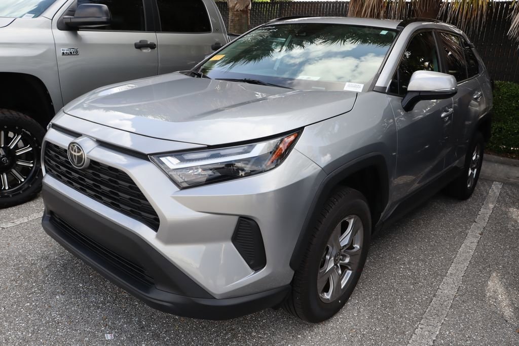Used 2022 Toyota RAV4 XLE with VIN 2T3W1RFV1NC213641 for sale in West Palm Beach, FL