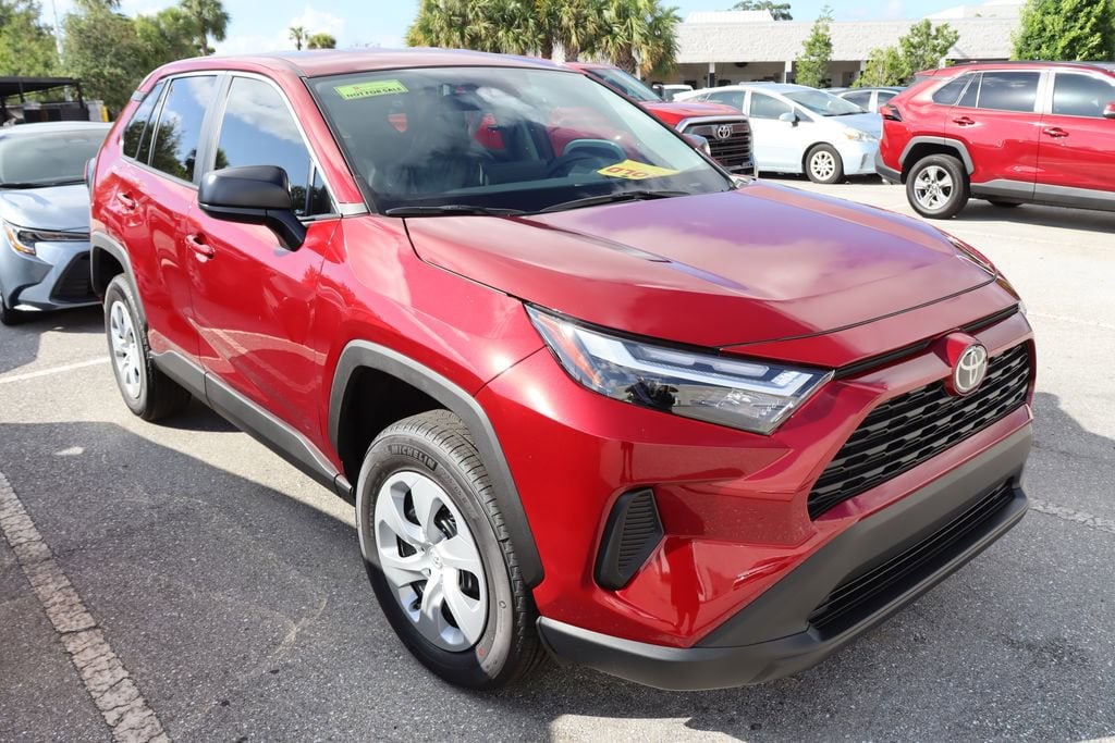 2025 Toyota RAV4 LE - Photo 6