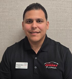 Staff member Alejandro Gonzalez from ID_9d6c47eaafdc