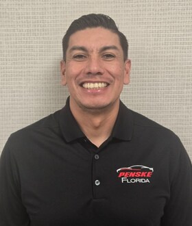 Staff member Omara Roca from ID_9d6c47eaafdc