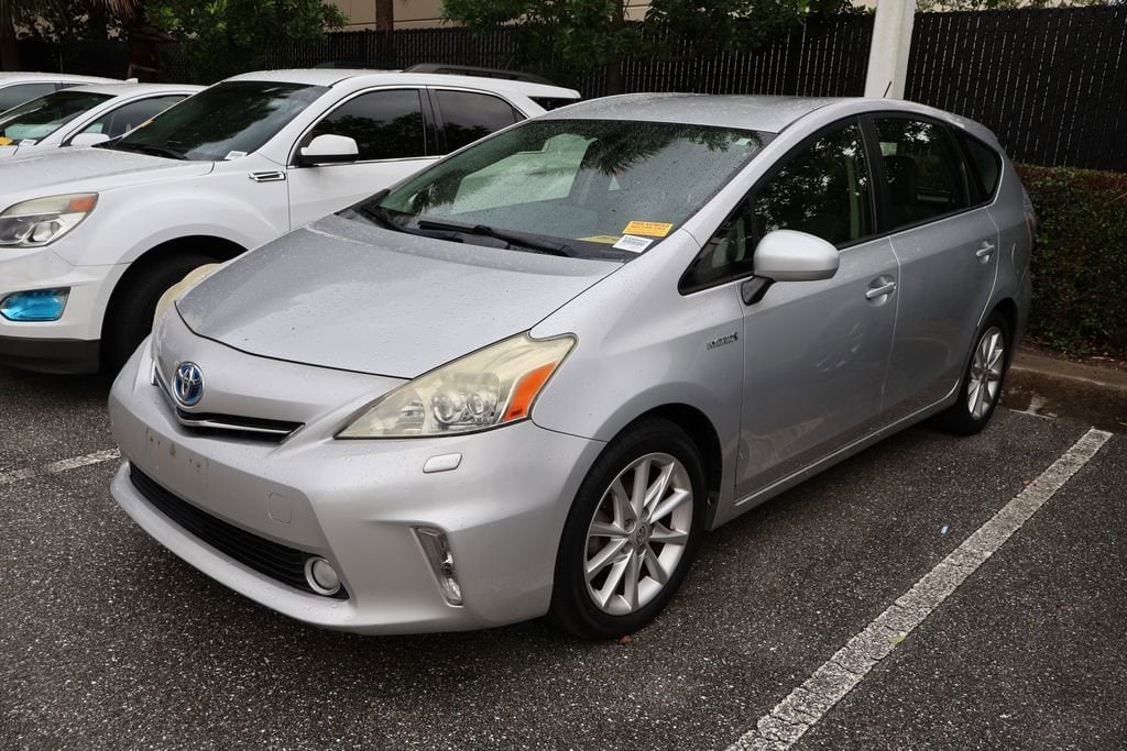 2014 Toyota Prius v Five