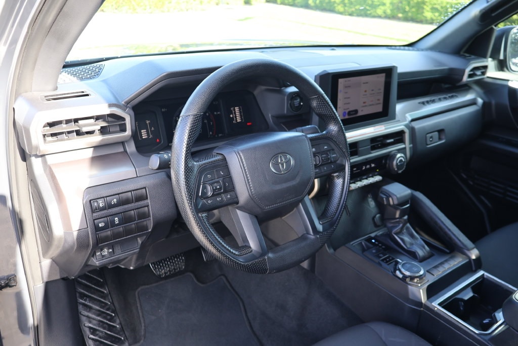 2025 Toyota Tacoma SR5 - Photo 15