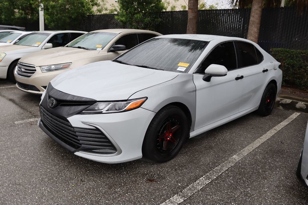 2024 Toyota Camry LE's photo
