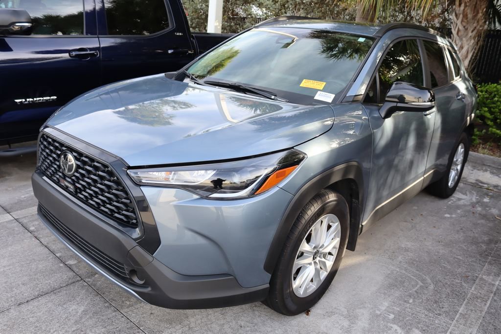 2025 Toyota Corolla Cross LE photo 2