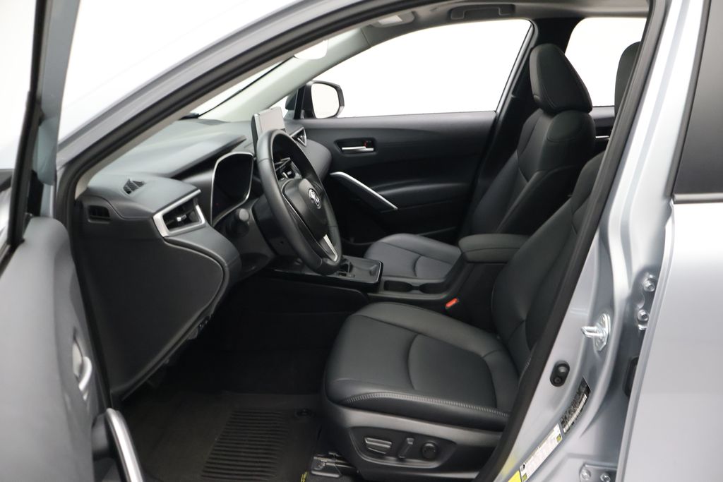 2026 Toyota Corolla Cross XLE - Photo 14