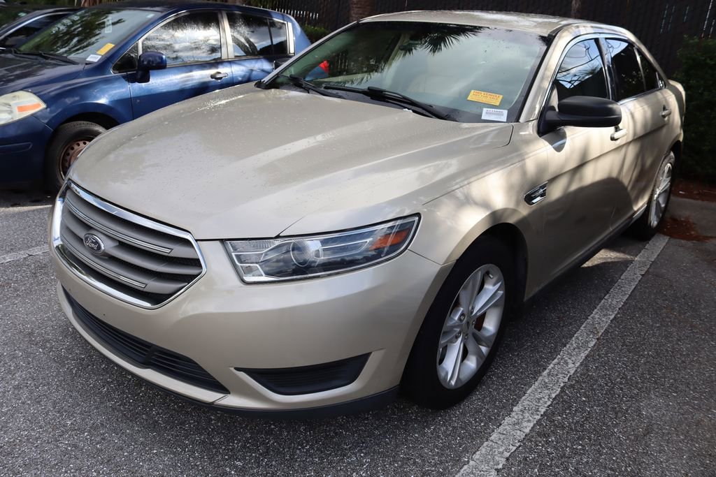 2018 Ford Taurus SE photo 2