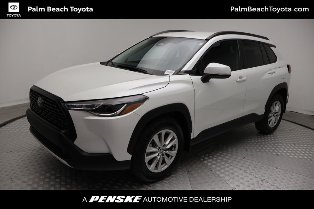 2024 Toyota Corolla Cross LE FWD's photo
