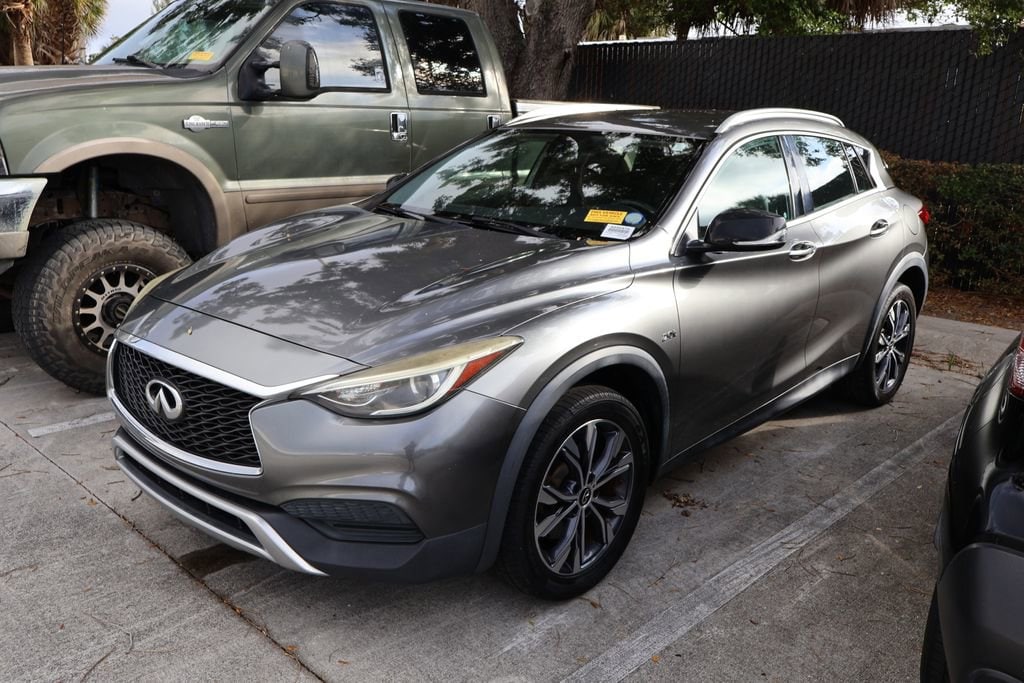 2017 INFINITI QX30 Luxury