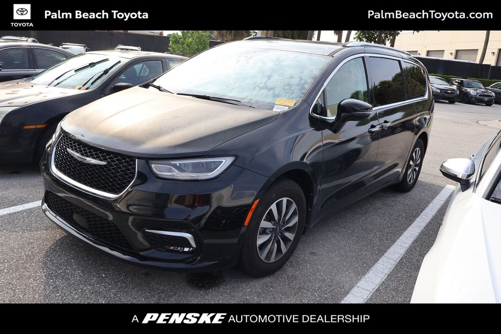 2021 Chrysler Pacifica Touring L's photo