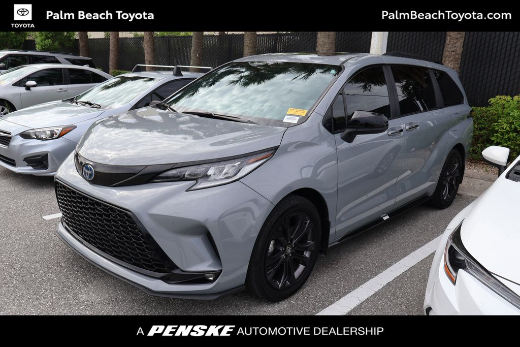 2025 Toyota Sienna XSE 7-Passenger Hybrid FWD's photo