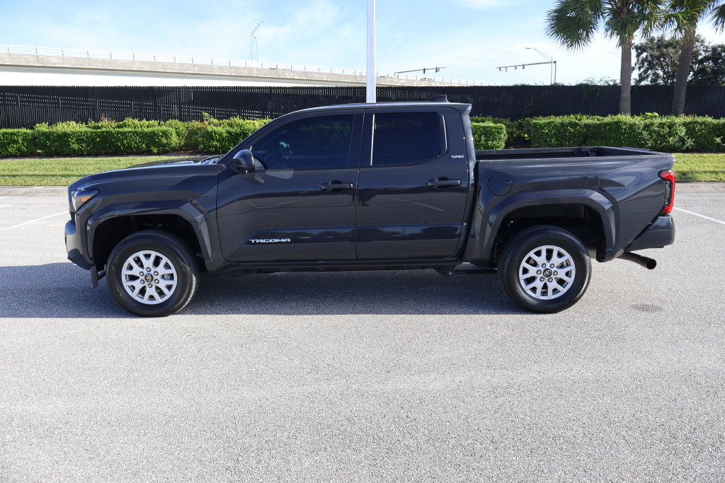 2025 Toyota Tacoma SR5 - Photo 12