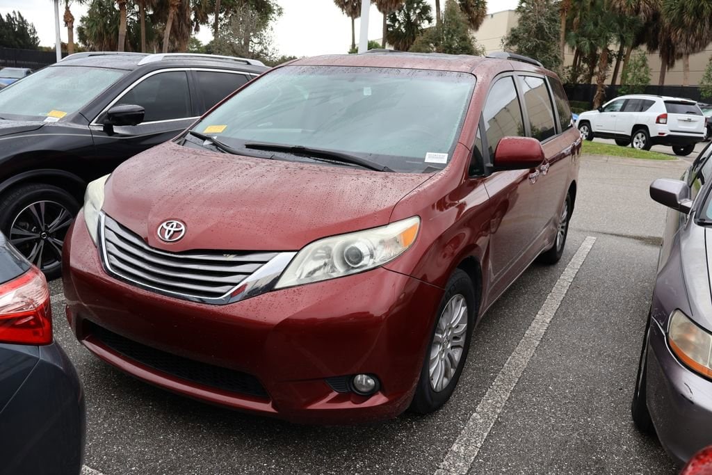 Used 2017 Toyota Sienna XLE Premium Van