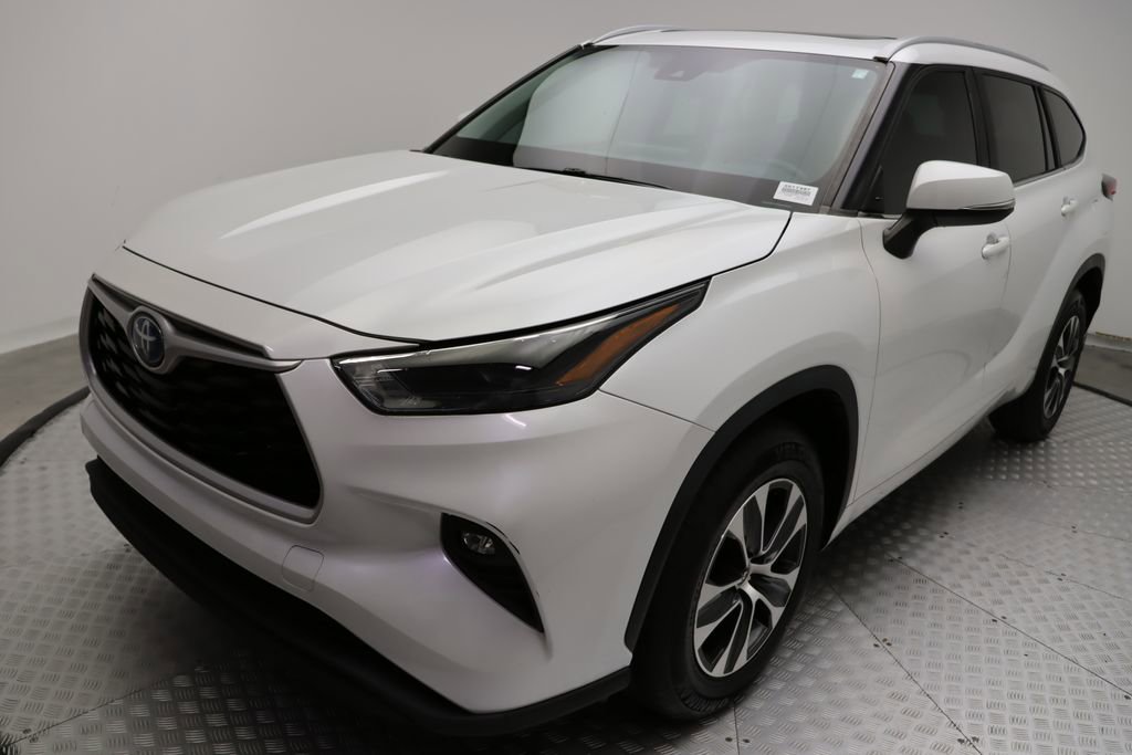 2023 Toyota Highlander Hybrid XLE photo 2