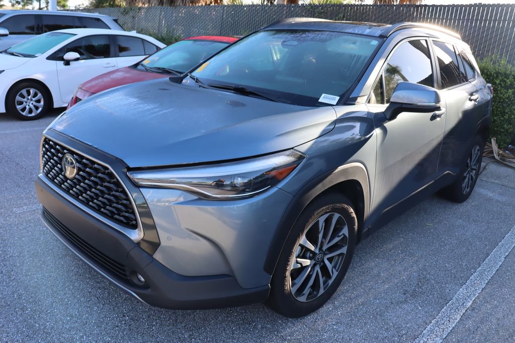 2023 Toyota Corolla Cross XLE photo 2