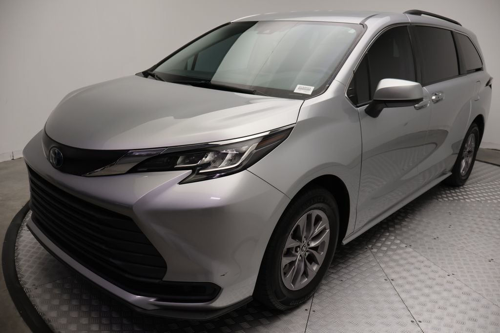 Certified 2023 Toyota Sienna LE Minivan/Van