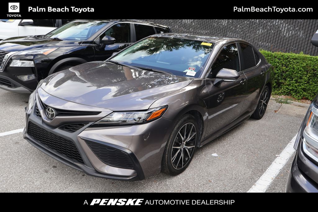 2023 Toyota Camry SE's photo