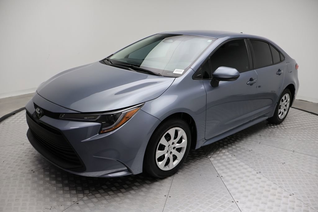 2023 Toyota Corolla LE's photo