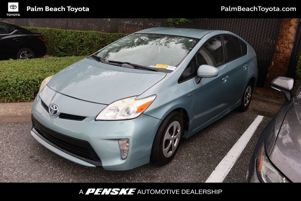 2015 Toyota Prius Two's photo