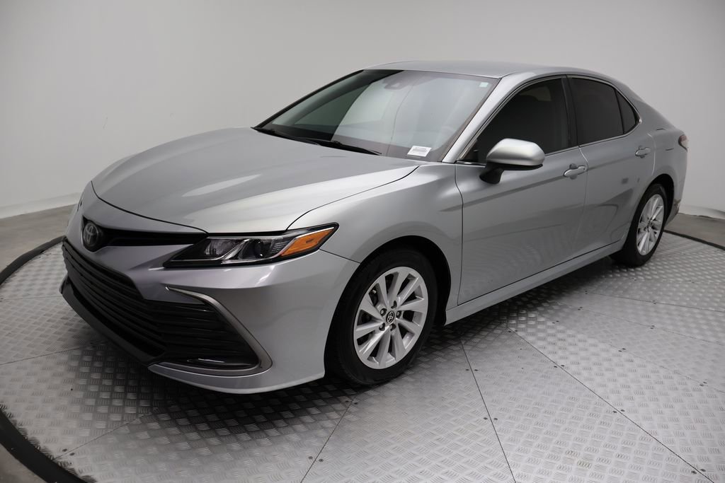 2022 Toyota Camry LE's photo