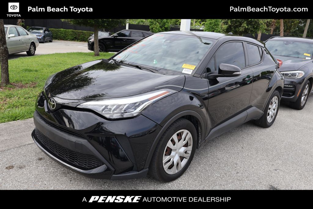2021 Toyota C-HR LE's photo