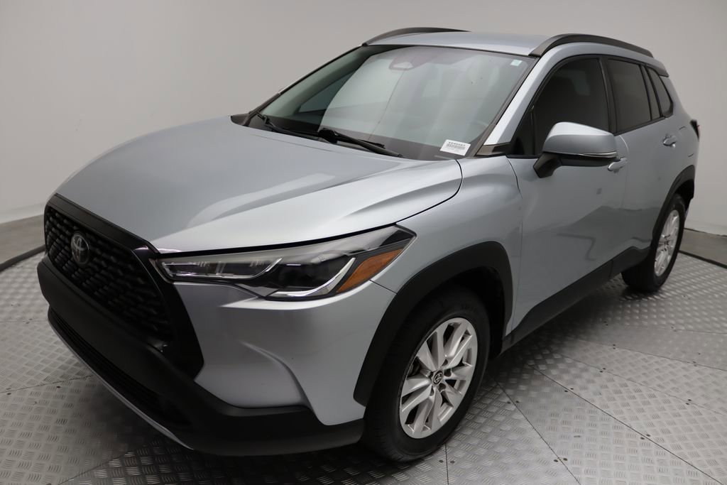 2023 Toyota Corolla Cross LE photo 2