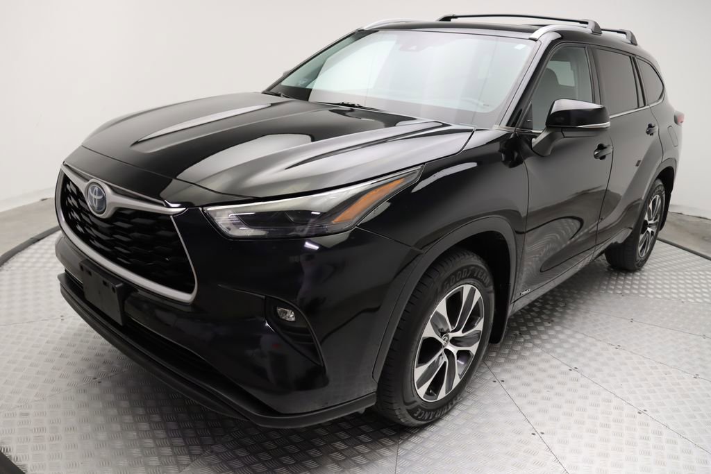2022 Toyota Highlander Hybrid XLE photo 2